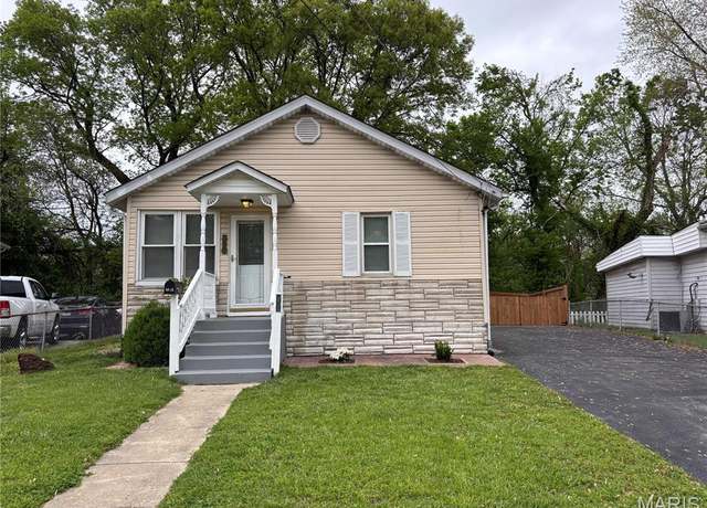 Property at 2918 Hillcrest Ave, Alton, IL 62002, 2 beds, 1.5 baths