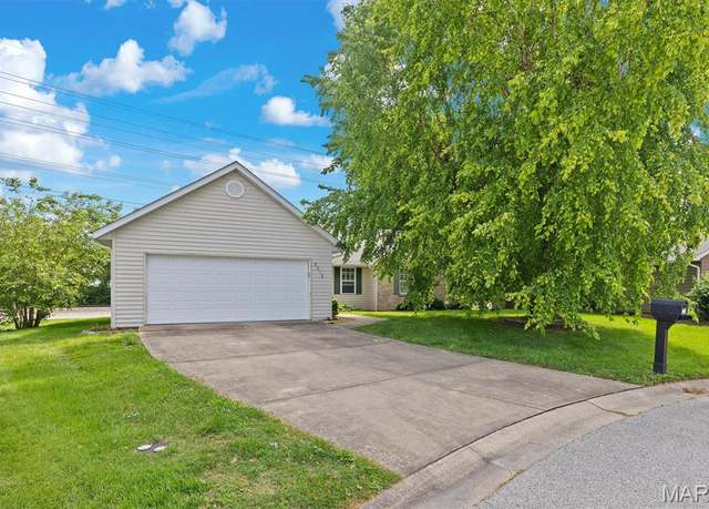 Property at 3216 Eastridge Dr, Belleville, IL 62221, 3 beds, 3 baths