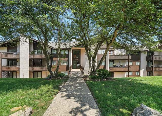 Property at 1400 Heritage Lndg #202, St Charles, MO 63303, 3 beds, 2 baths