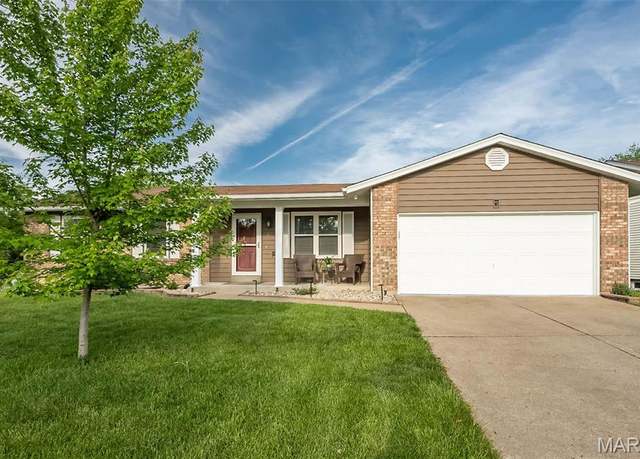Property at 51 Valley View Dr, St Peters, MO 63376, 3 beds, 2 baths