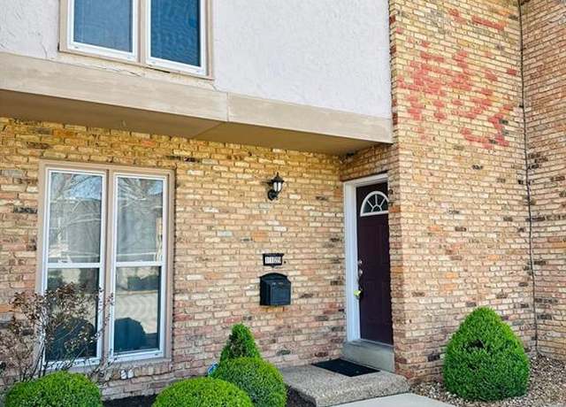 Property at 1129 Rue La Vl #1129, Creve Coeur, MO 63141, 2 beds, 2.5 baths