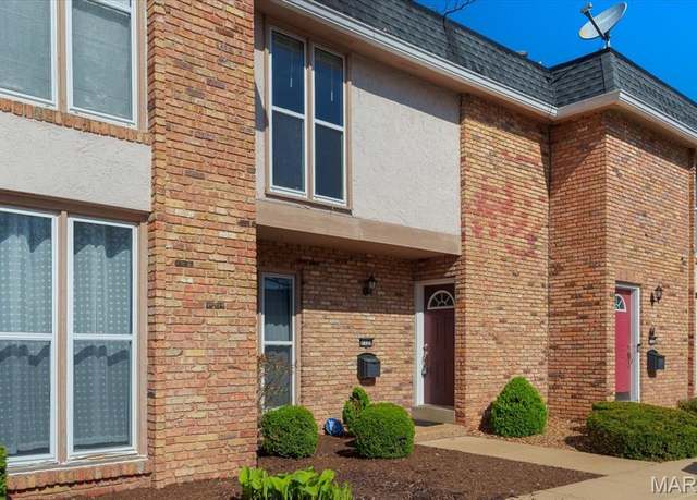 Property at 1129 Rue La Vl #1129, Creve Coeur, MO 63141, 2 beds, 2.5 baths