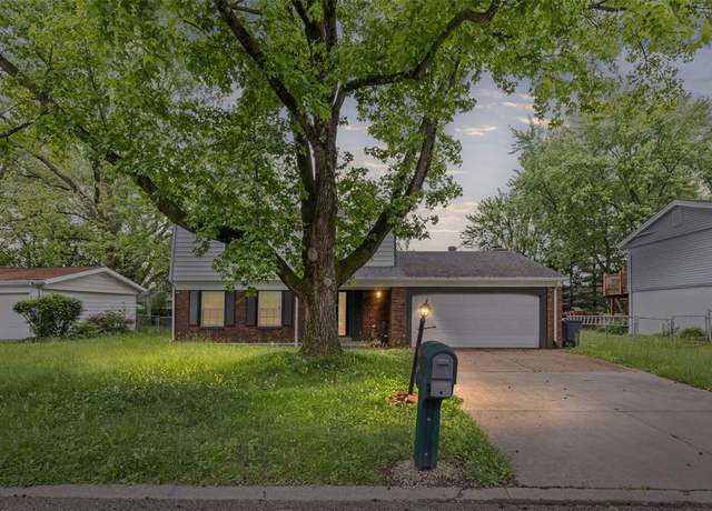 Property at 1420 Vicksburg Dr, Belleville, IL 62221, 3 beds, 2.5 baths