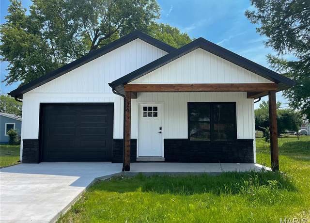 Property at 26 S Olive St, Sullivan, MO 63080, 3 beds, 2 baths