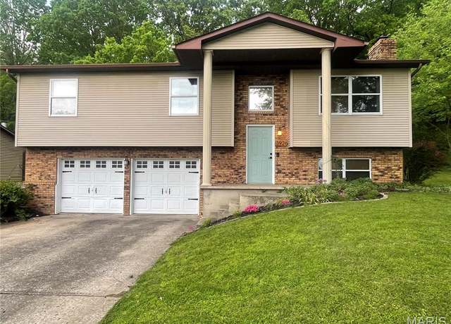 Property at 3926 Valley View Ln, Cape Girardeau, MO 63701, 3 beds, 2.5 baths