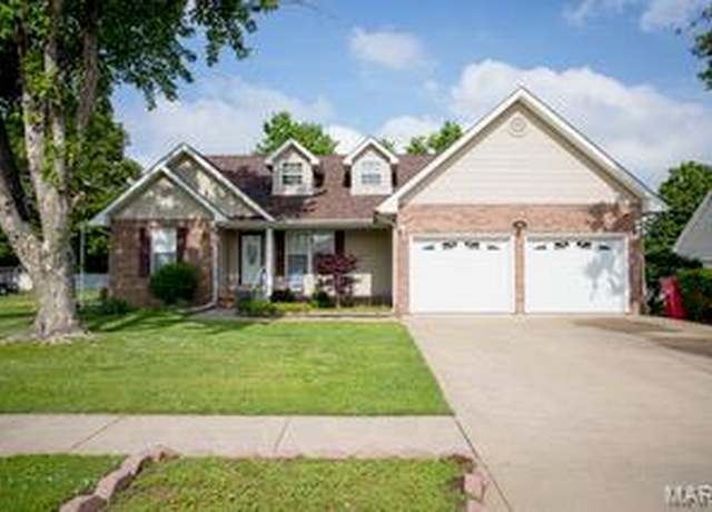 Property at 1014 Pine St, Sikeston, MO 63801, 3 beds, 3 baths