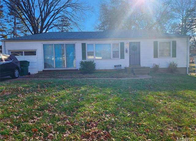 Property at 1026 Bakewell Dr, St Louis, MO 63137, 2 beds, 1 bath