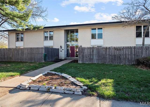 Property at 10469 Briarbend Dr #4, St Louis, MO 63146, 2 beds, 1.5 baths