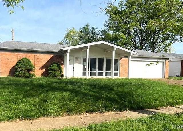 Property at 4767 Towne South Rd, St Louis, MO 63128, 3 beds, 2 baths