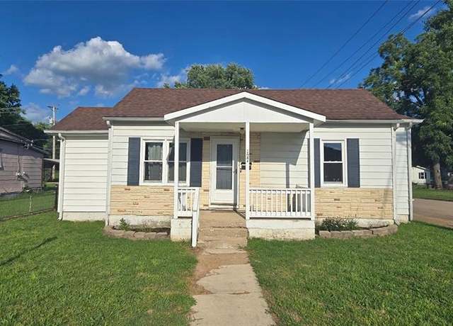 Property at 127 E 2nd St, De Soto, MO 63020, 2 beds, 2 baths
