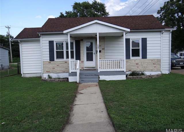 Property at 127 E 2nd St, De Soto, MO 63020, 2 beds, 2 baths