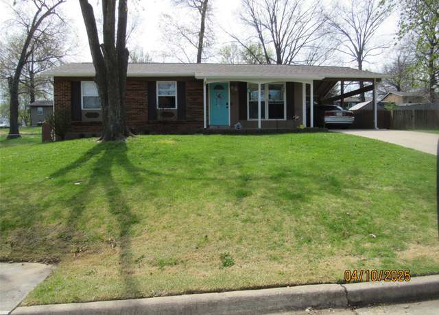 Property at 808 Sommerset Dr, Troy, MO 63379, 3 beds, 2 baths