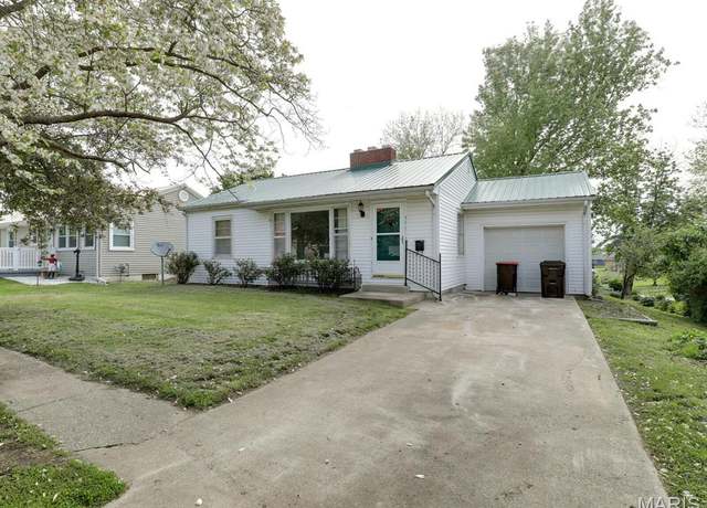 Property at 417 S Home St, Palmyra, MO 63461, 3 beds, 1 bath