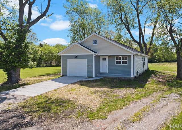 Property at 270 Victory Dr, East Alton, IL 62024, 3 beds, 2 baths