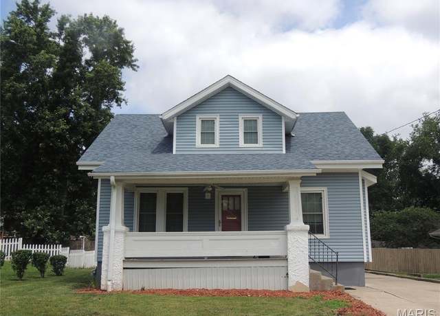 Property at 1203 E Jackson St, Mexico, MO 65265, 4 beds, 2 baths