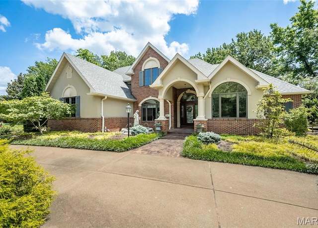 Property at 718 River Hills Dr, Fenton, MO 63026, 4 beds, 4.5 baths