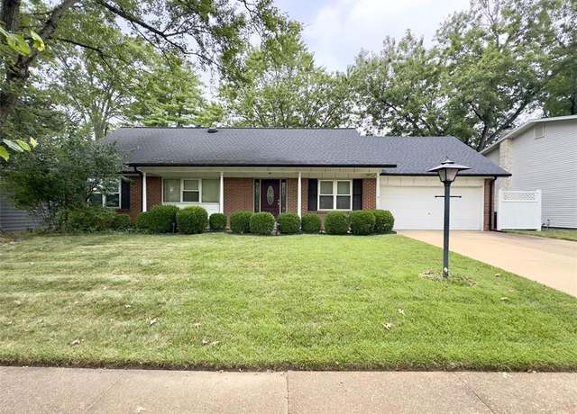 Property at 1015 Fernway Ln, St Louis, MO 63141, 4 beds, 2 baths