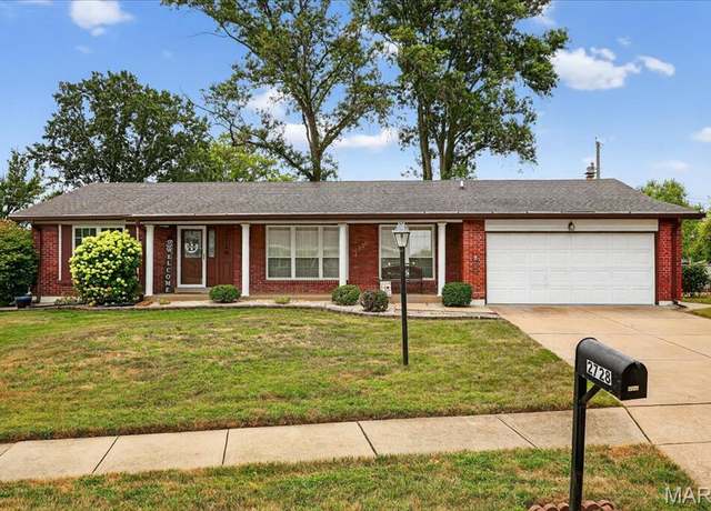 Property at 2728 Danforth Dr, Oakville, MO 63129, 3 beds, 2.5 baths