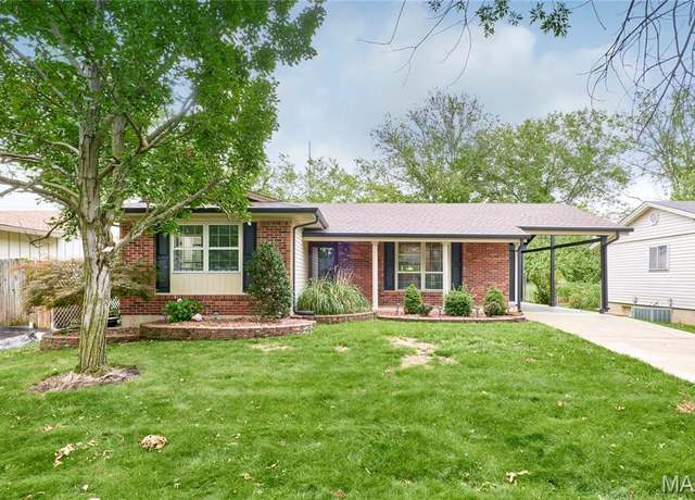 Property at 2274 Westglen Park Dr, Maryland Heights, MO 63043, 3 beds, 2 baths