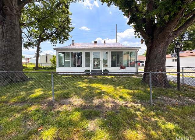 Property at 633 State St, Dupo, IL 62239, 3 beds, 1 bath