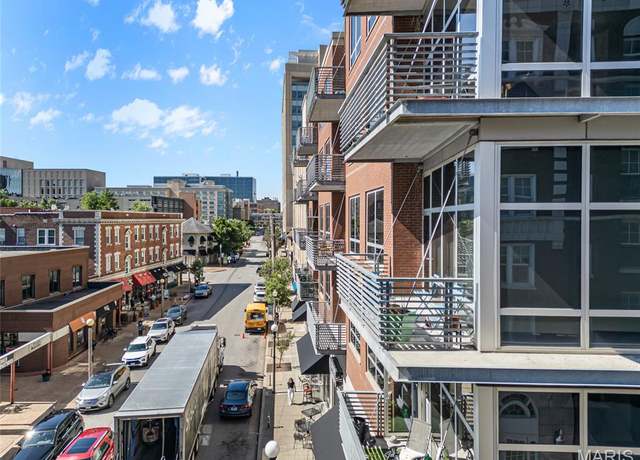 Property at 9 N Euclid Ave #303, St Louis, MO 63108, 1 bed, 1.5 baths