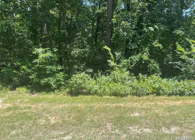 Property at 8 Huntington Hls, Warrenton, MO 63383