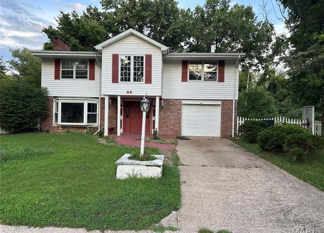 Property at 44 Potomac Dr, Fairview Heights, IL 62208, 4 beds, 2.5 baths