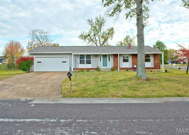 Property at 5374 Butler Hill Estates Dr, St Louis, MO 63128, 3 beds, 2 baths