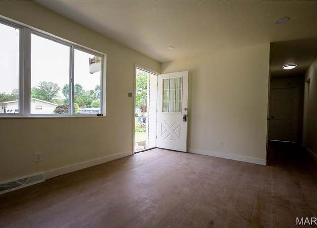 Property at 575 Lula Dr, Florissant, MO 63031, 3 beds, 1 bath