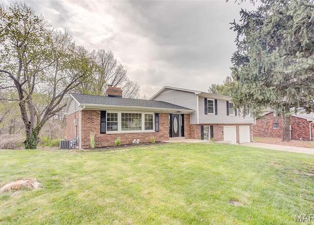 Property at 1601 Saint Andrews Dr, O'fallon, IL 62269, 5 beds, 2.5 baths