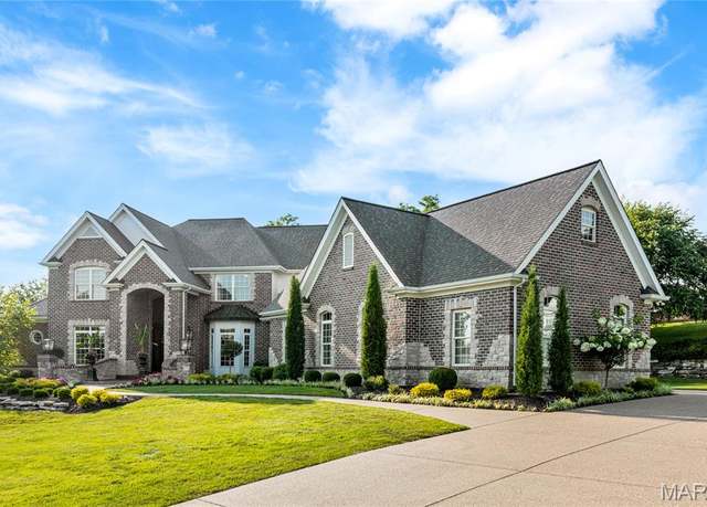 Property at 5319 Lancelot Dr, Weldon Spring, MO 63304, 5 beds, 5.5 baths