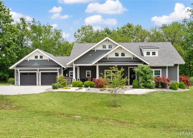 Property at 4711 Seminary Rd, Alton, IL 62002, 3 beds, 2 baths