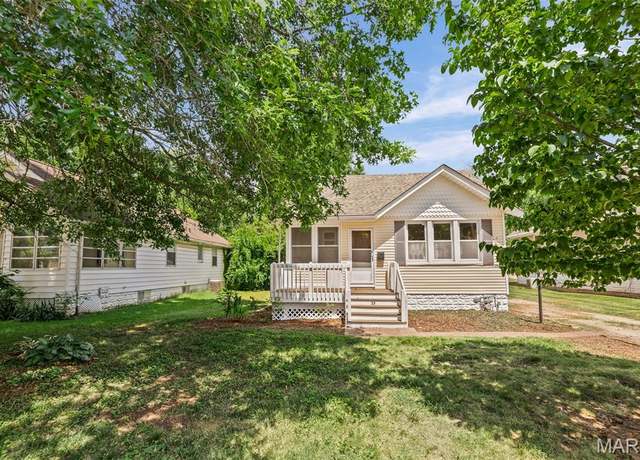 Property at 25 S 77th St, Belleville, IL 62223, 2 beds, 2 baths