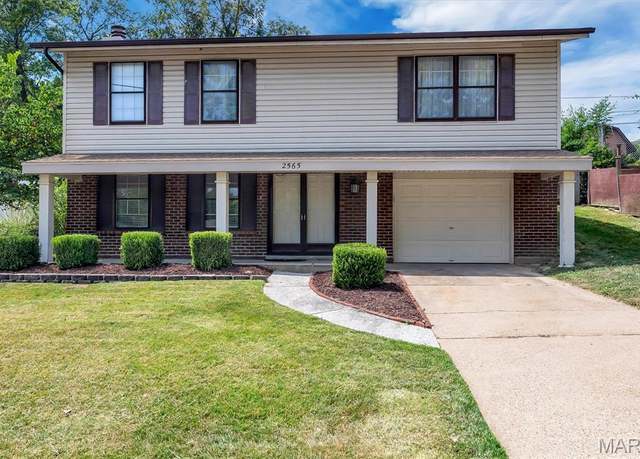 Property at 2565 Westrick Dr, Maryland Heights, MO 63043, 3 beds, 2 baths