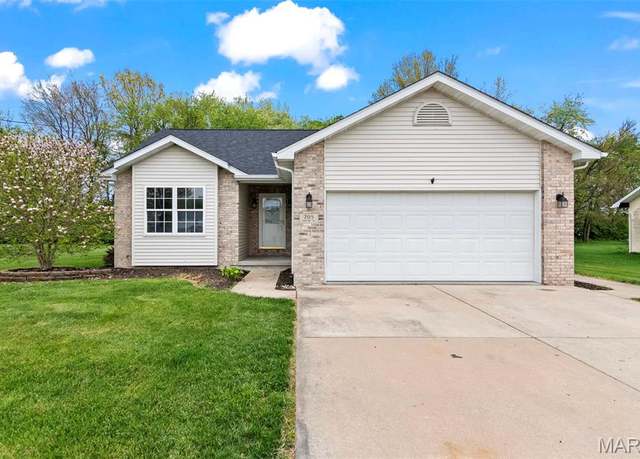 Property at 705 Fulton St, Gillespie, IL 62033, 4 beds, 2 baths