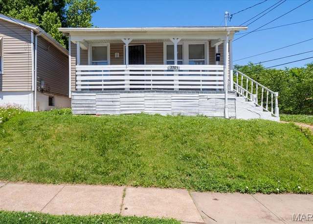 Property at 3903 Schiller Pl, St Louis, MO 63116, 3 beds, 1 bath