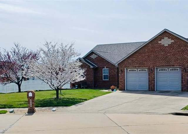 Property at 220 Sarah Ct, Waterloo, IL 62298, 5 beds, 3 baths