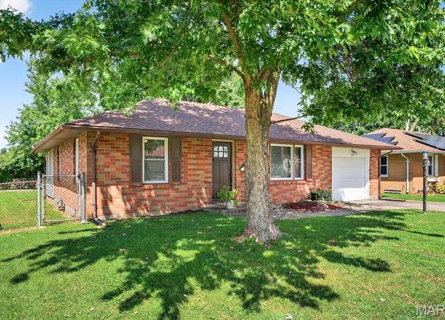 Property at 125 Roberts St, Jerseyville, IL 62052, 3 beds, 1 bath