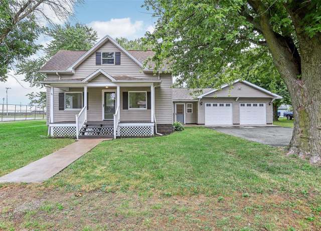 Property at 104 N 6th St, Witt, IL 62094, 4 beds, 1 bath