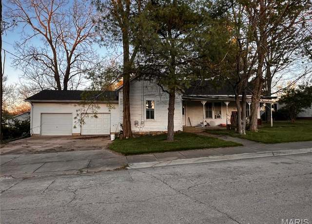 Property at 410 N Jackson St, Farmington, MO 63640, 3 beds, 1 bath
