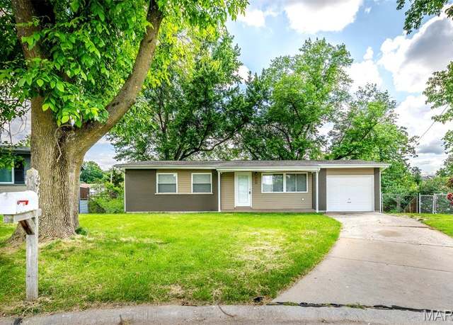 Property at 36 Huck Finn Dr, St Charles, MO 63303, 4 beds, 2 baths