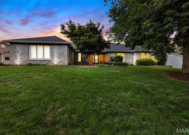 Property at 924 Forest Lake Ct, Ballwin, MO 63021, 5 beds, 3.5 baths