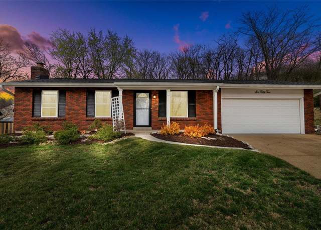 Property at 652 Green Cliff Dr, Fenton, MO 63026, 3 beds, 2 baths