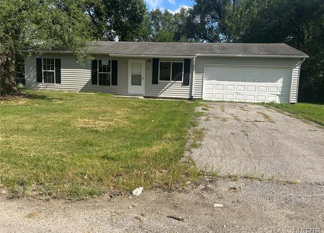 Property at 124 Lazarcheff Dr, East Saint Louis, IL 62206, 3 beds, 1 bath