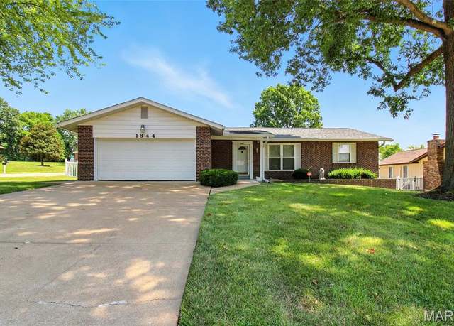 Property at 1844 Dina Ave, Arnold, MO 63010, 3 beds, 3 baths