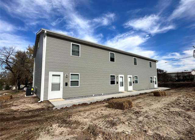Property at 211 Mill St, Houston, MO 65483, 2 beds, 1 bath