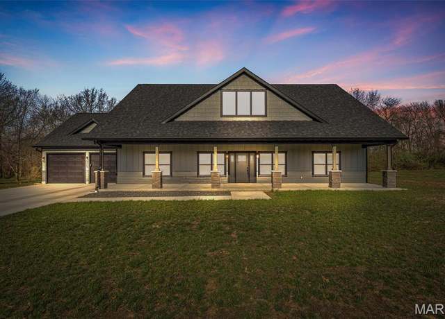 Property at 213 Lakeview Dr, Farmington, MO 63640, 4 beds, 2 baths