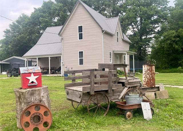 Property at 299 Liberty St, Bethel, MO 63434, 3 beds, 2 baths
