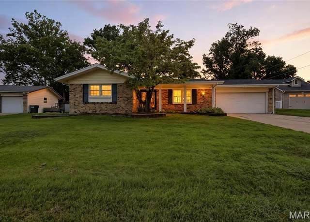 Property at 3492 Huntington Ln, Saint Charles, MO 63303, 4 beds, 2 baths
