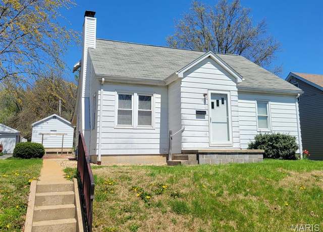 Property at 211 Koenigsmark Ave, Waterloo, IL 62298, 4 beds, 1 bath